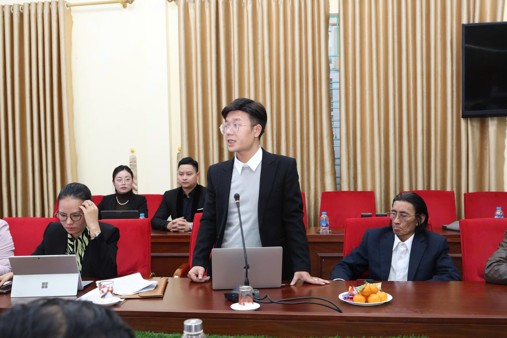 Kỹ sư Keytech AI trả lời các thắc mắc của đại diện tham dự